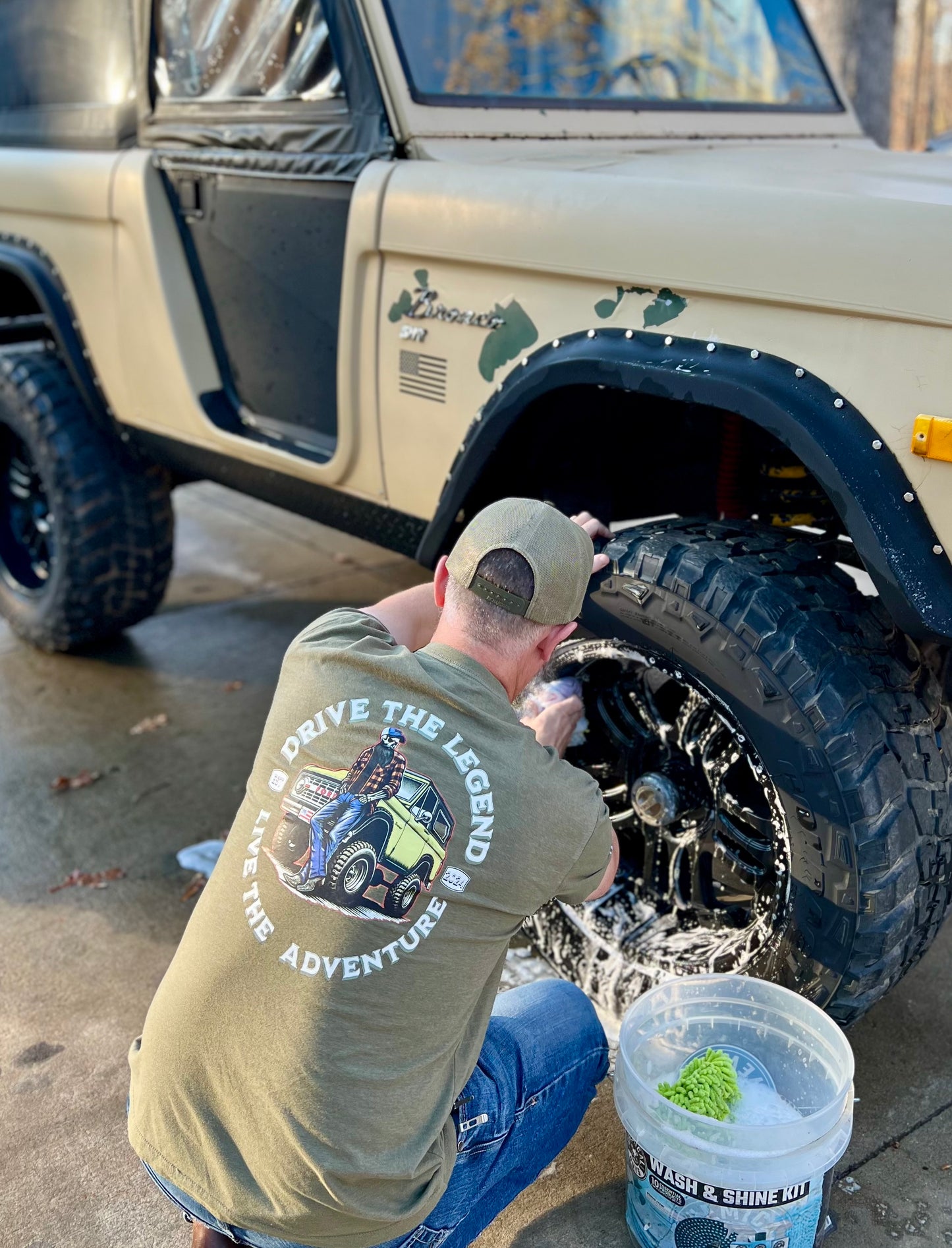 DB OUTDOORS "Bronco, Drive the Legend"